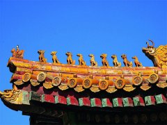 琉璃瓦是用什么材料做的？
